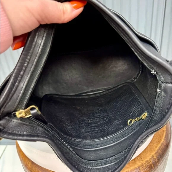 Vintage 90s Coach Worth Bag 4143 Black Glove-Tanned Leather Shoulder Bag - Picture 11 of 17